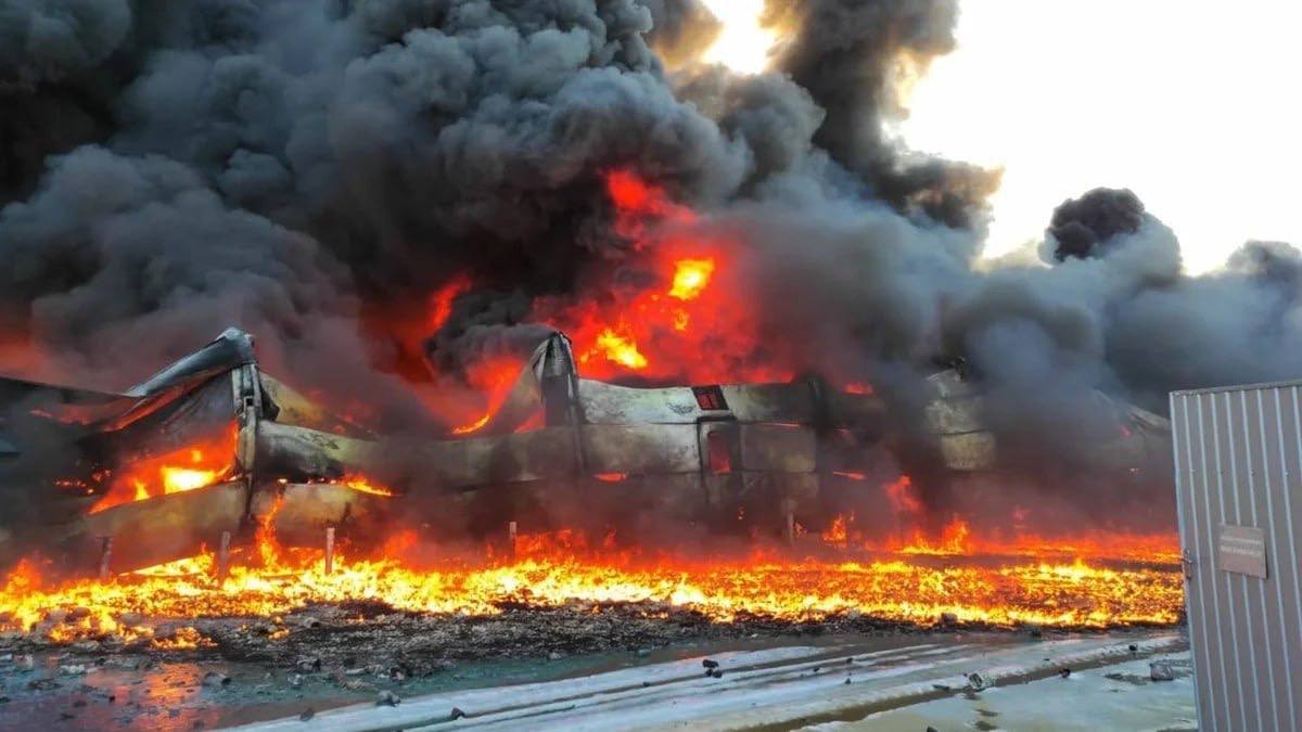 Взрывы в сумах. Мариуполь горит. Пожар на полигоне в Крыму. Горящий мир. Пожар на складах в Крыму.