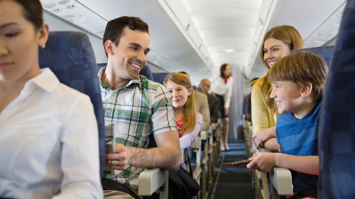Авиакомпаниям РФ могут запретить рассаживать семьи в самолетах