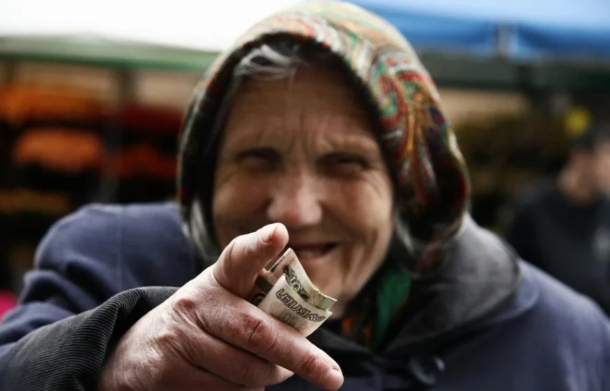 Пенсии в России: кому придется вернуть переплату, а кто получит прибавку