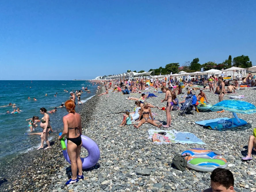 «После отпуска в Адлере нужно пару недель отдыха». Честный отзыв туриста, побывавшего на море эти летом