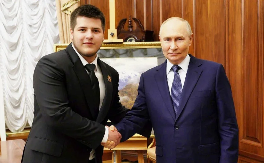 Владимир Путин лично поздравил Адама Кадырова с женитьбой, отметив его успехи в служении Отечеству