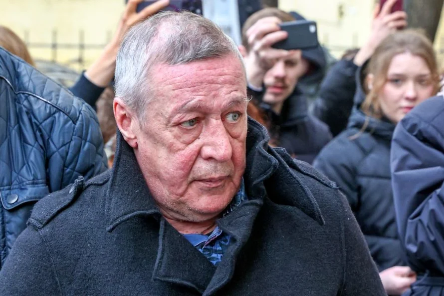 Михаил Ефремов возвращается в кино: актер подписал контракт на 13 млн рублей