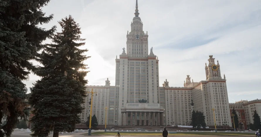Новая реальность: как ВШЭ и МГУ учат обходить западные санкции