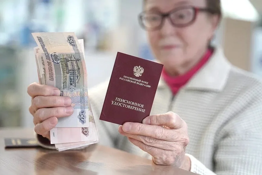 Пенсии в России вырастут в сентябре: кому и на сколько увеличат выплаты