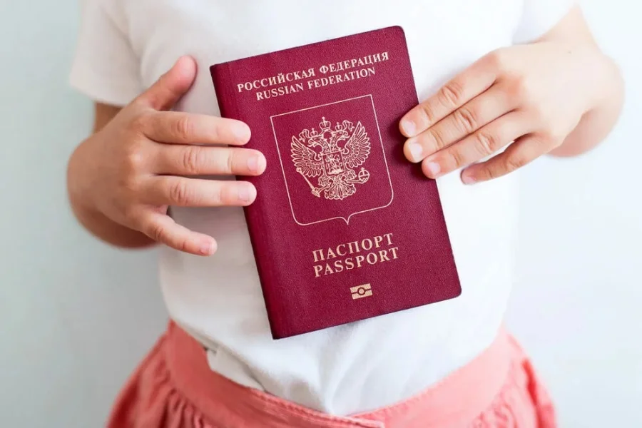 С 2026 года детям до 14 лет нужен загранпаспорт для поездок в Абхазию и соседние страны