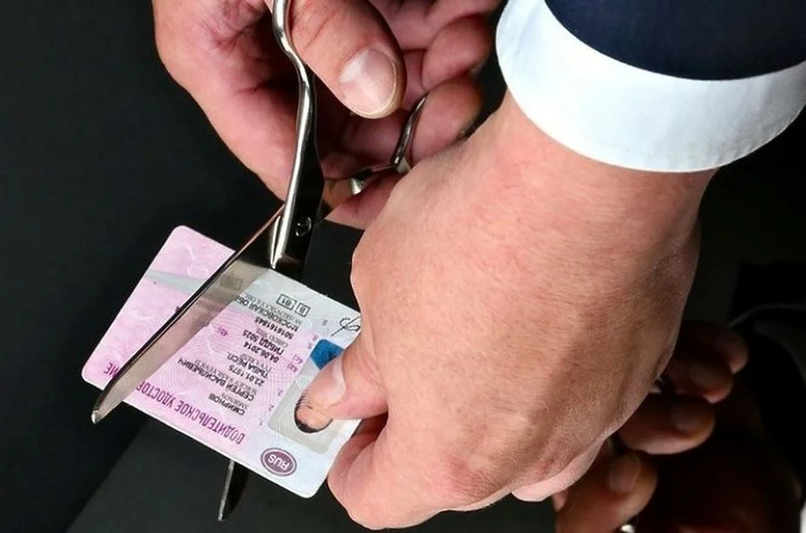 С 2027 года водителей в России начнут временно лишать прав по диагнозу врача