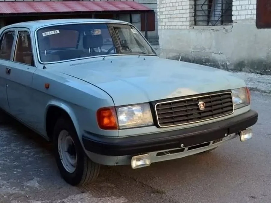 Почти 30 лет в гараже: в России выставили на продажу «Волгу» 1996 года почти без пробега