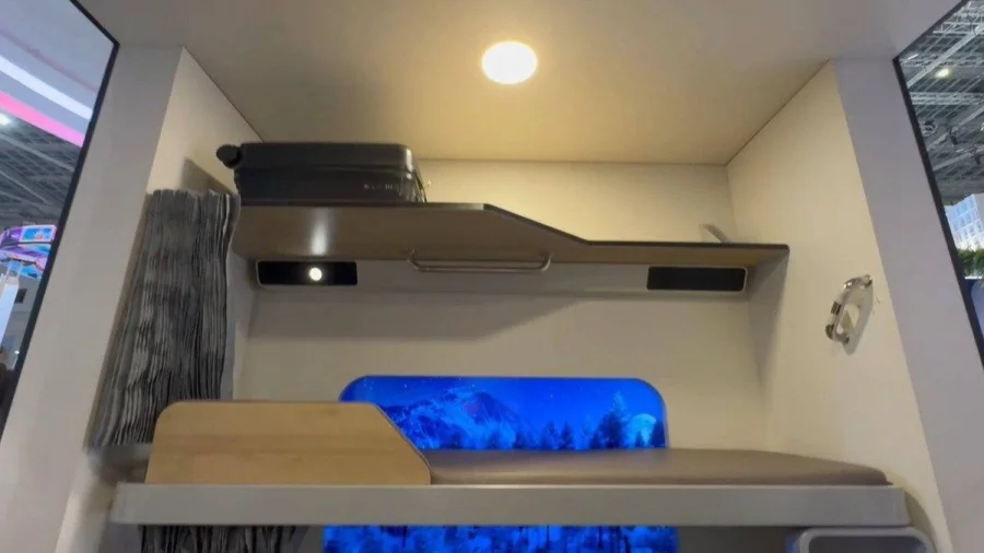 РЖД представили обновлённый плацкарт без верхних полок и с увеличенной зоной для пассажиров