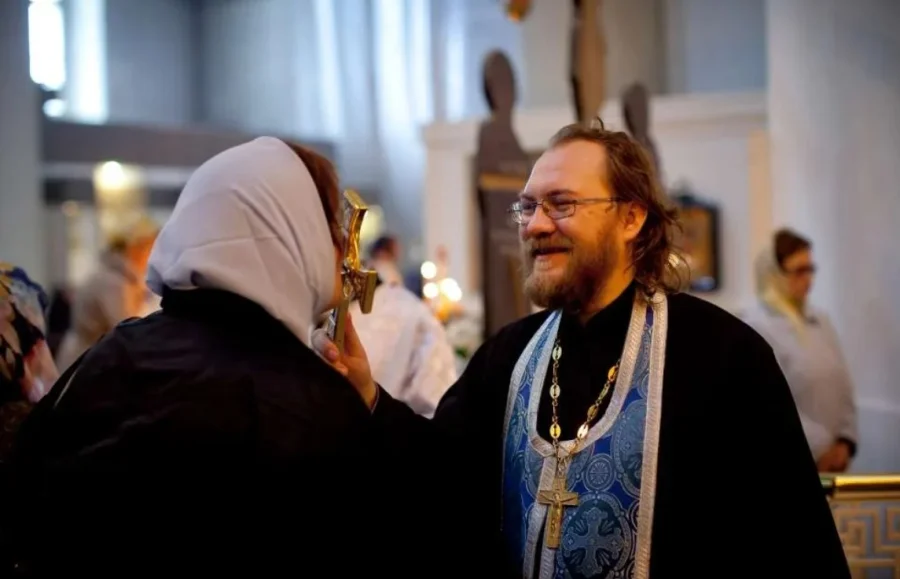 «Молчи и слушай»: совет священника женщинам вызвал бурю в соцсетях