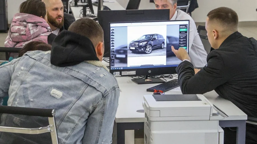 Перед повышением утильсбора россияне сметают автомобили с сильными двигателями