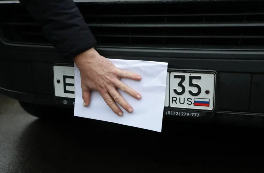 Скрывал или нет — неважно: ВС РФ утвердил лишение прав за установку шторки на номер