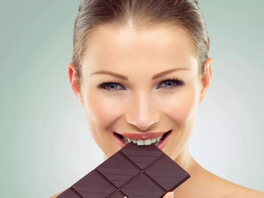 Темный шоколад против старения: ученые назвали условие, при котором десерт помогает сохранить молодость
