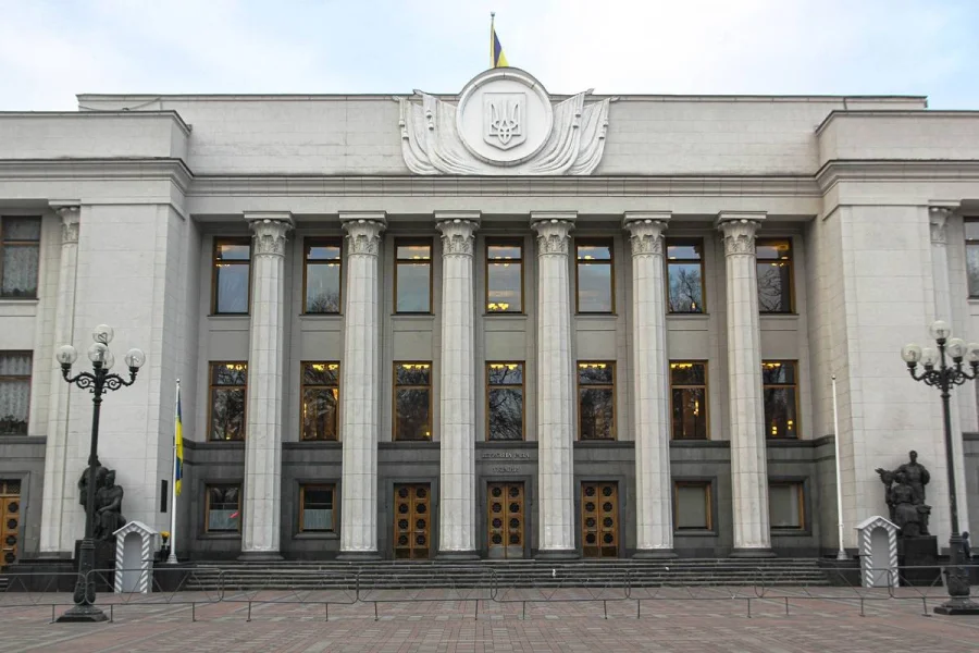 Больше половины украинцев «за»: как в Раде планируют легализовать сдачу территорий