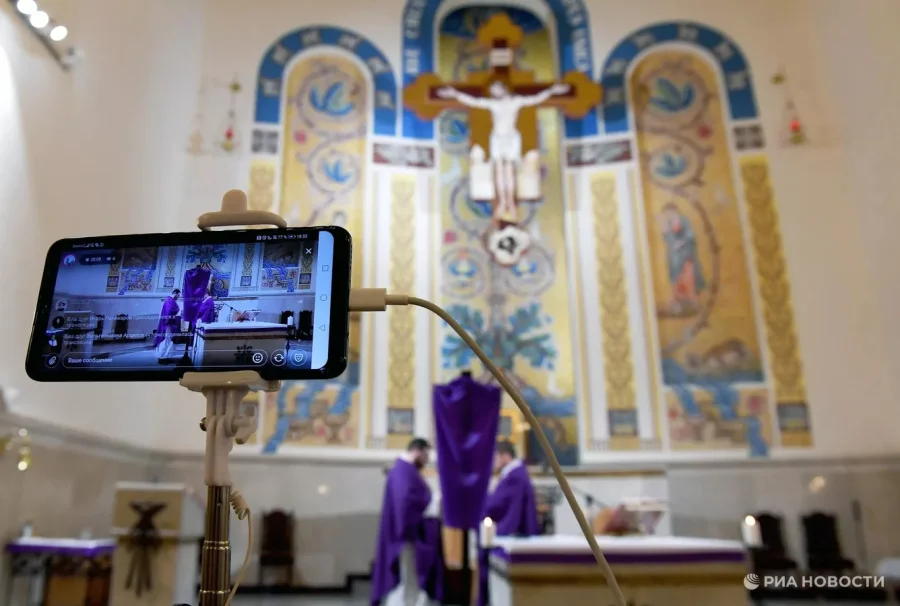 Исповедь у чат-бота: священники объяснили, почему ИИ не заменит живого пастыря