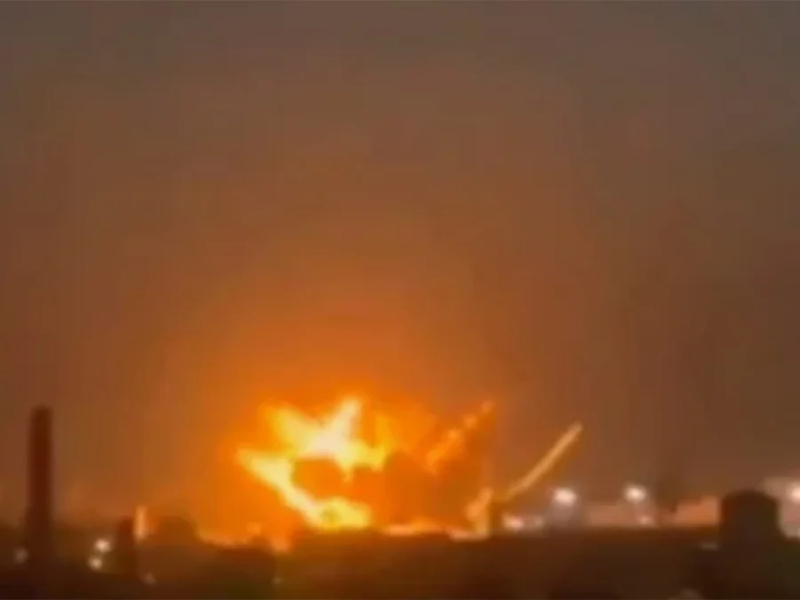 Зарево видели в Польше: на Западной Украине уничтожена стратегическая нефтебаза