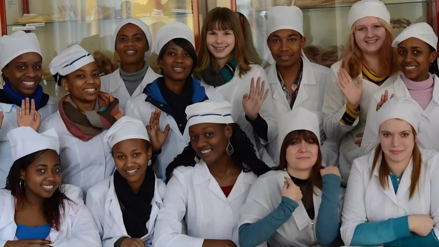 Медицинский бум: число иностранных студентов в медвузах РФ превысит 100 тысяч к 2030 году