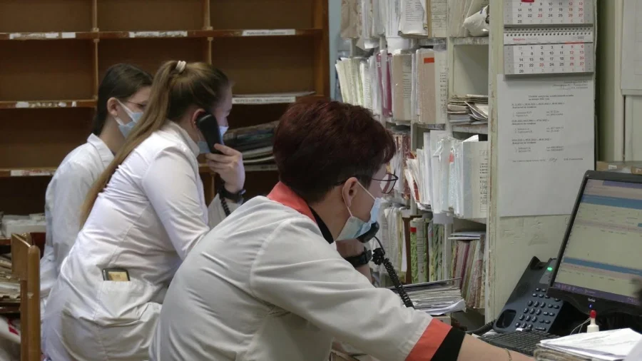 Болеет родственник — платят вам: юрист раскрыл скрытые возможности больничного