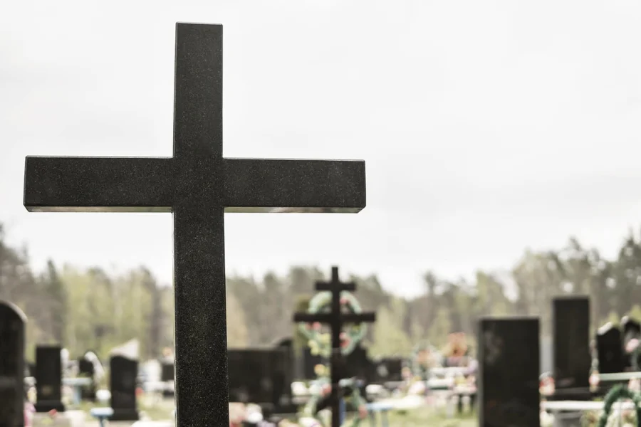 Крест на могиле некрещеного: позиция Церкви и этический вопрос