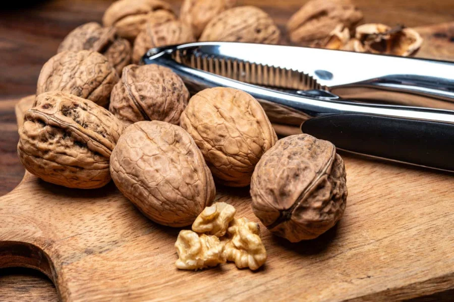 Орехи на ночь — к крепкому сну: исследование показало связь рациона и качества отдыха