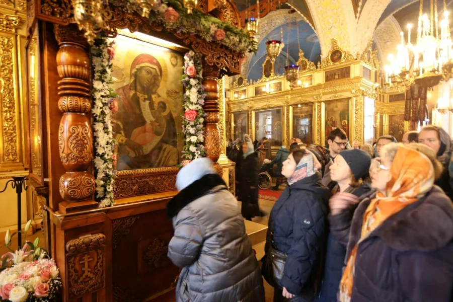 7 февраля православные чтят икону Божией Матери «Утоли мои печали»: день утешения, молитвы и надежды