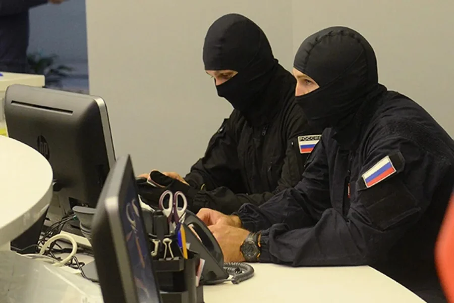 ФСБ на связи: спецслужба получит законное право отключать интернет и телефоны