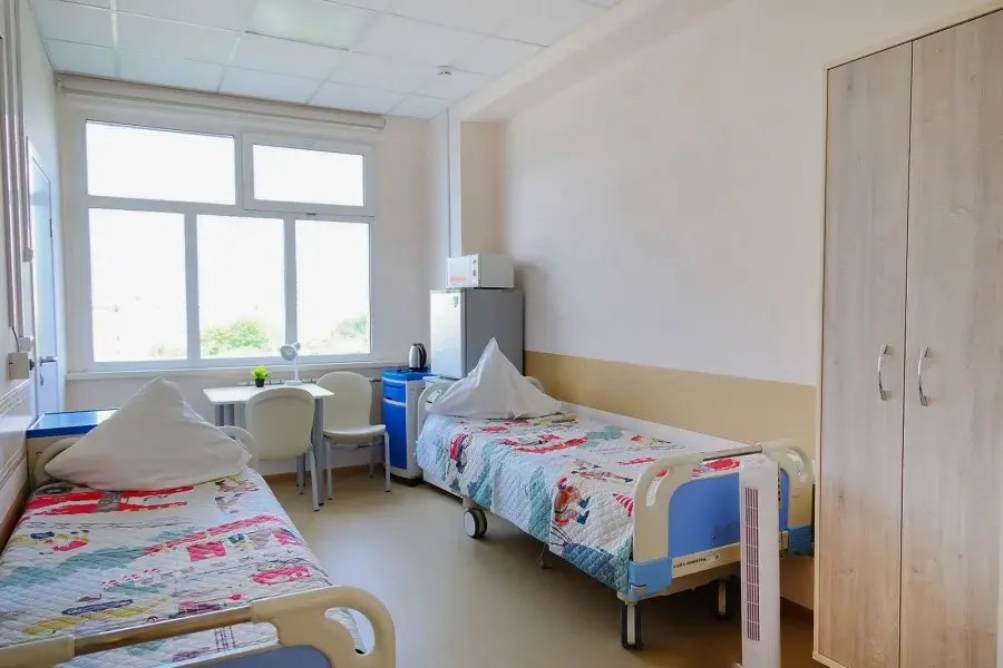 Родным — без пропусков: больницы могут открыть для близких круглосуточный доступ к пациентам