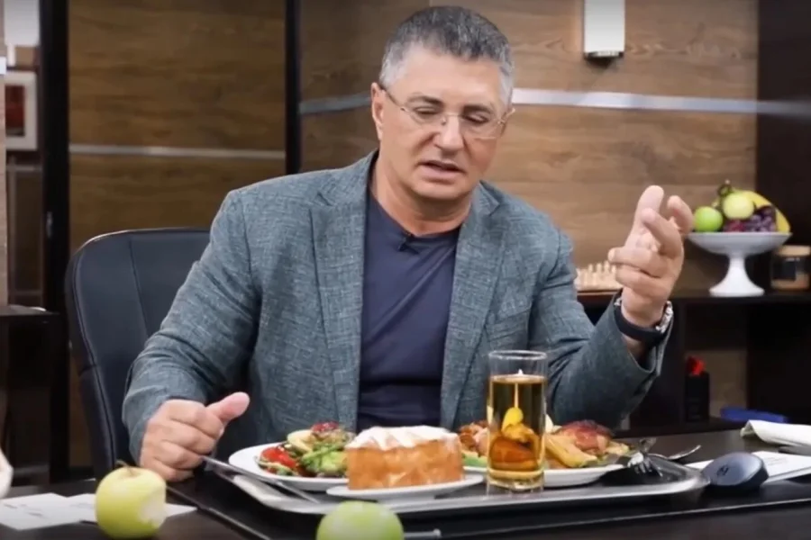 Домашняя кухня вместо фастфуда: доктор Мясников призвал россиян вернуться к простой еде ради здоровья