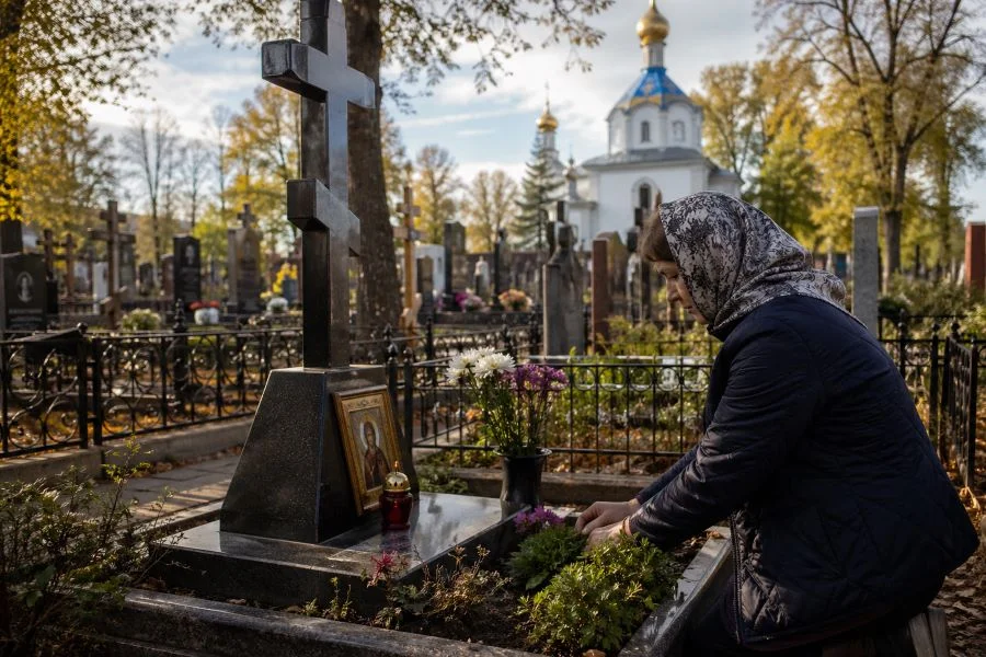 Церковь объяснила, как ухаживать за могилой по-христиански и не впасть в язычество