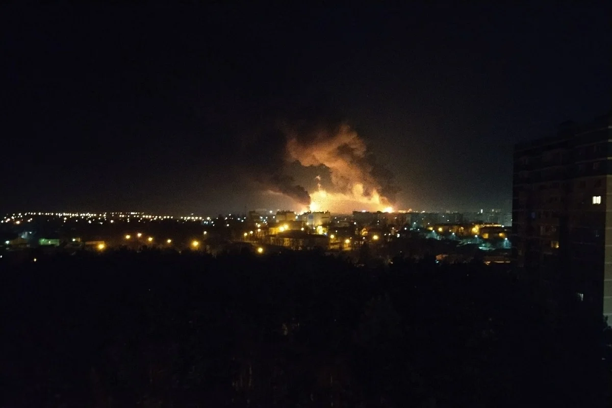 Взрывы в Брянске ночью 7 мая 2026 года: массированная атака дронов, повреждены жилые дома, есть пострадавшие