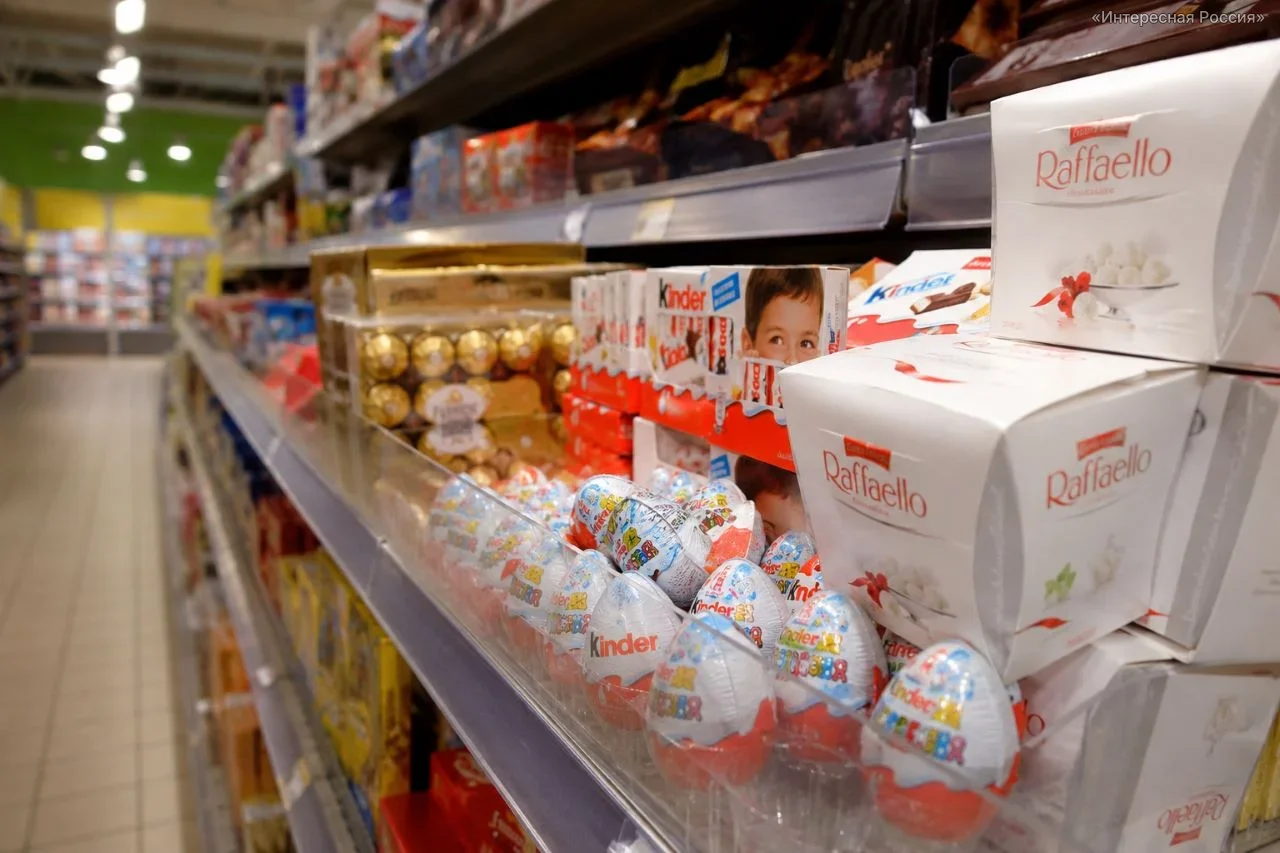 «Пятёрочка» и «Перекрёсток» приостановили поставки Kinder и Raffaello из-за разногласий по ценам