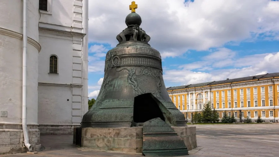 Самый большой колокол на планете находится в Москве — и за 290 лет не издал ни единого звука