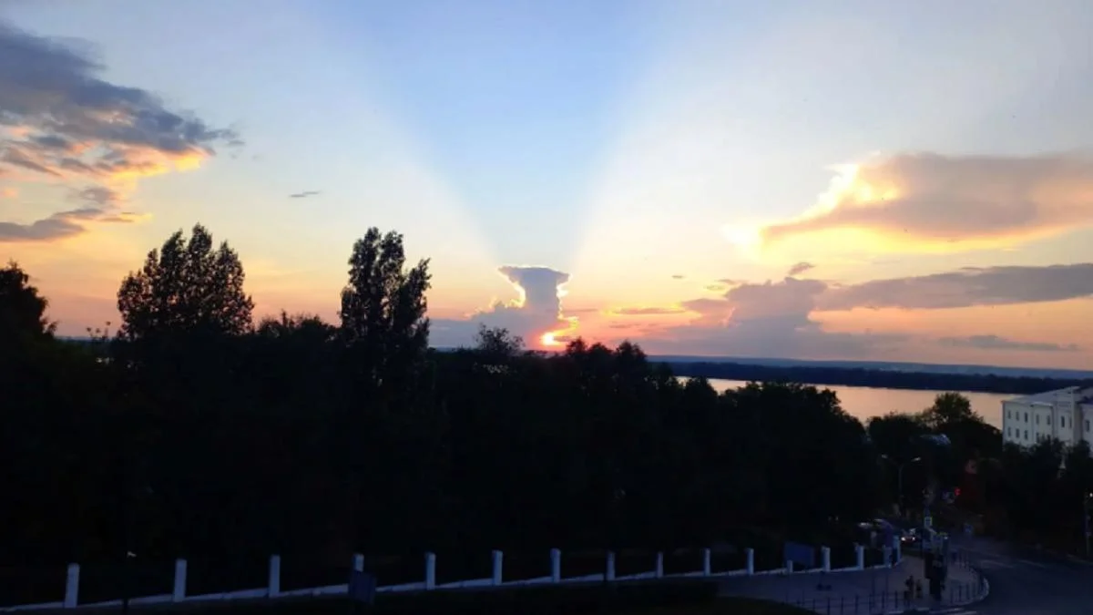 В Саратове и Энгельсе прогремели взрывы на фоне массированной атаки БПЛА: подробности о последствиях на утро 16 июля