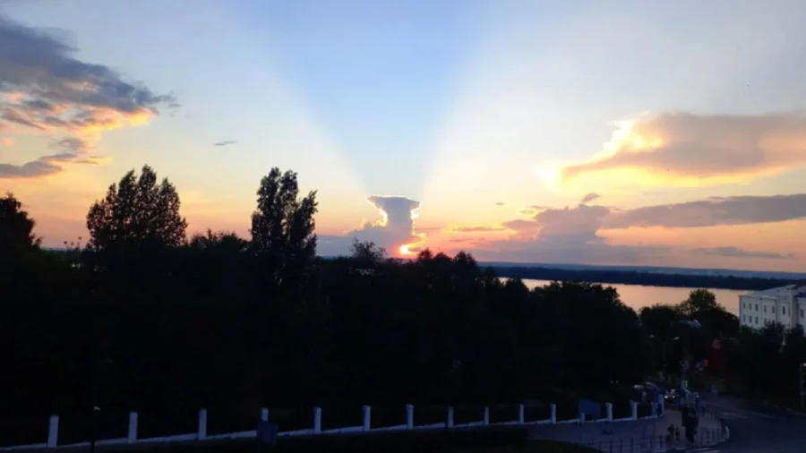 В Саратове и Энгельсе прогремели взрывы на фоне массированной атаки БПЛА: подробности о последствиях на утро 16 июля