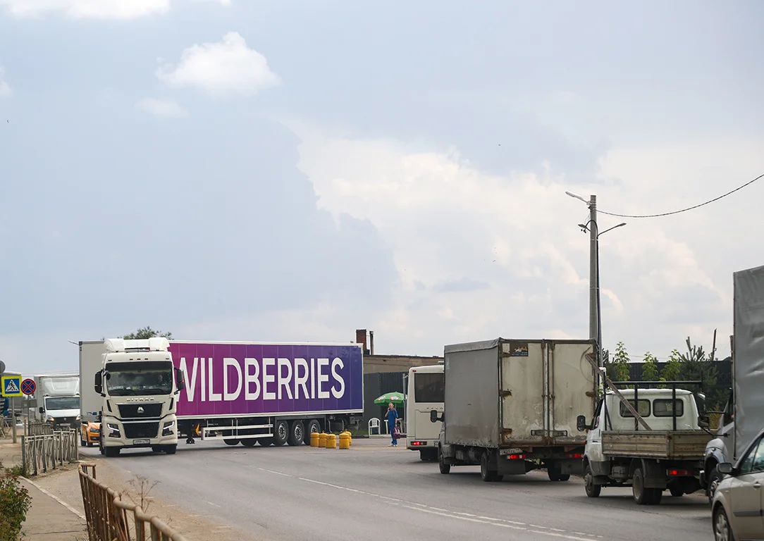 Обломки дрона пробили стену склада Wildberries под Тверью: подробности ночной атаки 4 августа