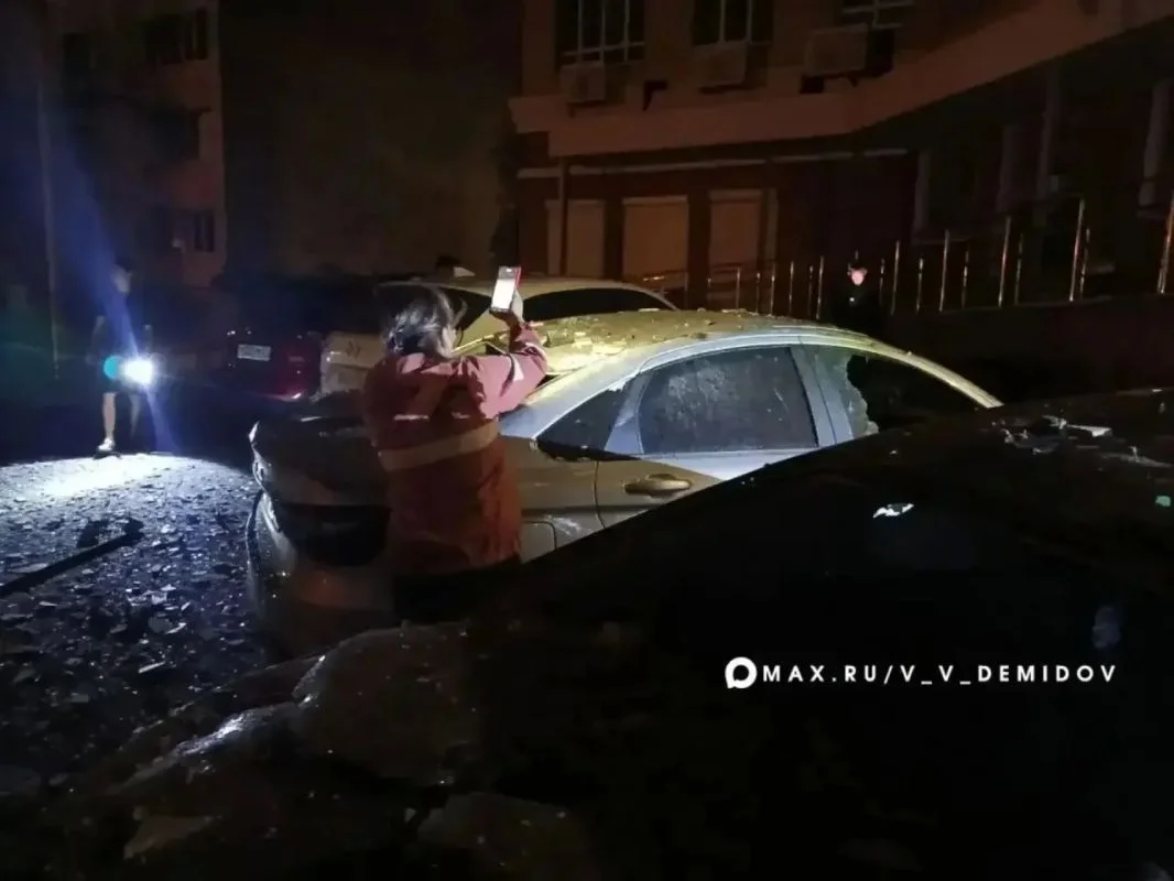 Белгород под ударом: массированный налёт БПЛА оставил 13 пострадавших, среди них дети