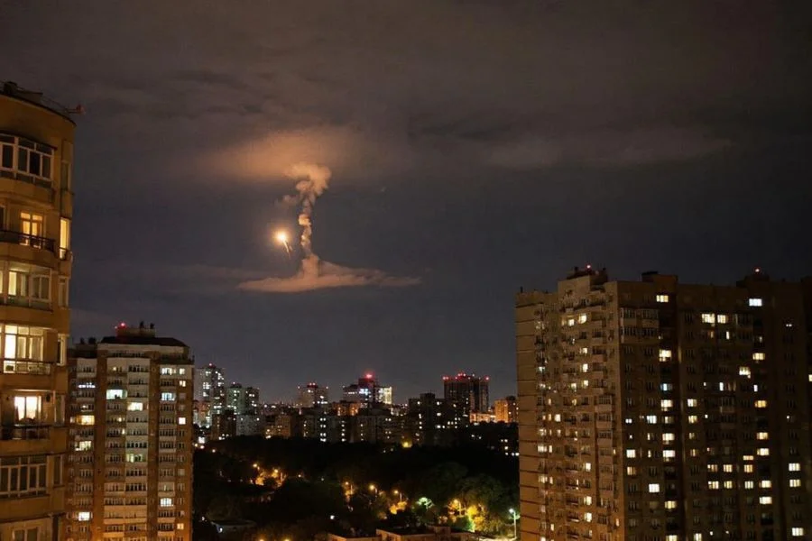 Ночная атака на Петербург и Ленобласть: жители слышали мощные взрывы, силы ПВО сбили десятки БПЛА