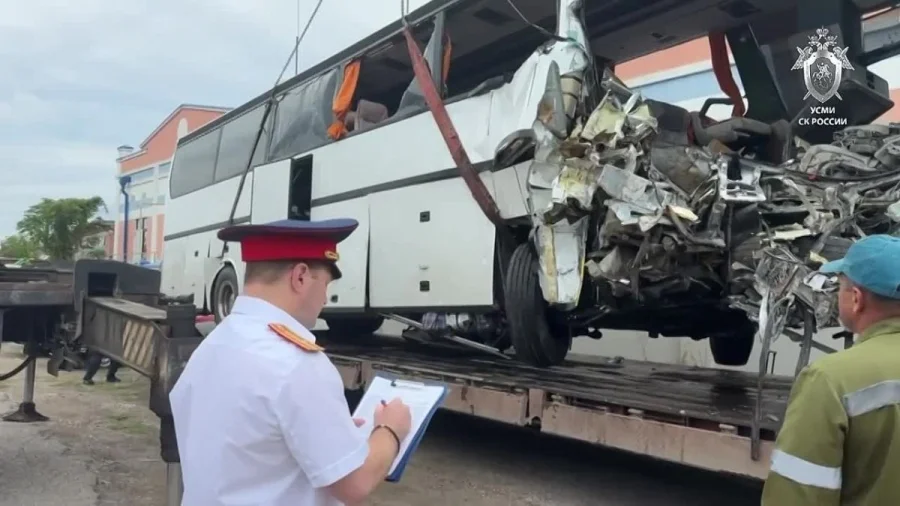 Шесть жизней оборвались на трассе «Кавказ»: автобус Грузия — Москва врезался в КамАЗ под Железноводском
