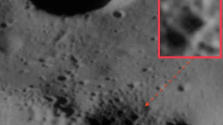NASA разбило зонд о Луну в поисках воды — а в сети увидели на снимке базу пришельцев