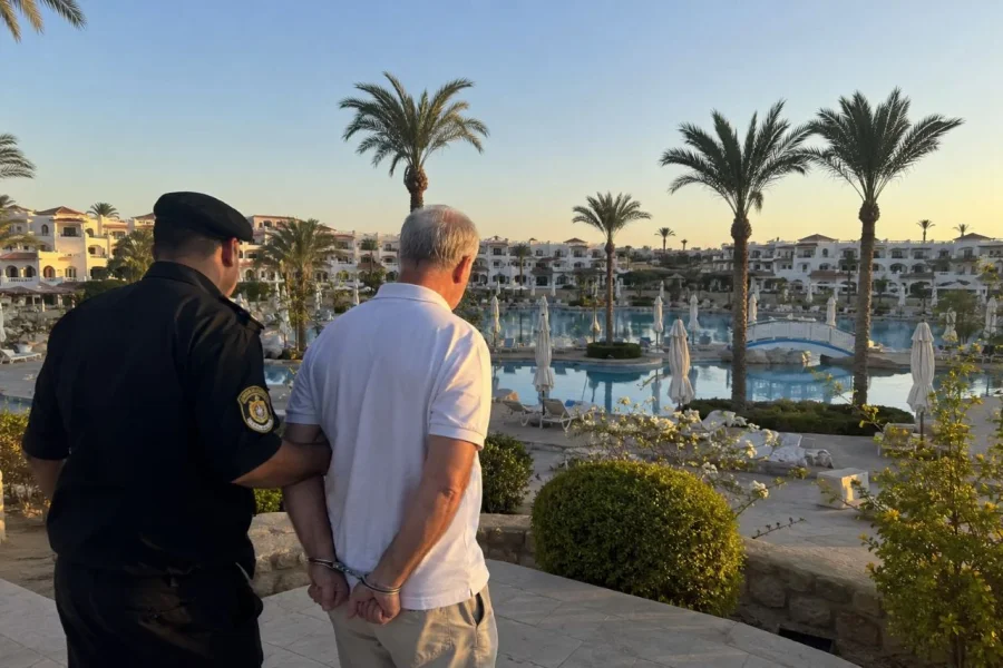 «Ламбада» с последствиями: 61-летний россиянин попал в полицию после танцев в Шарм-эш-Шейхе