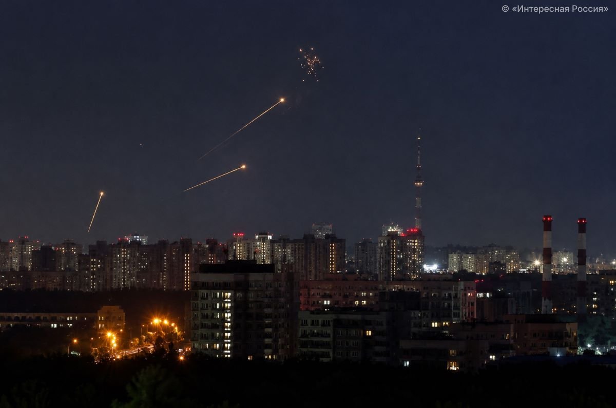 Взрывы разбудили Подмосковье: ПВО отражала ночную атаку БПЛА на Москву 4 сентября