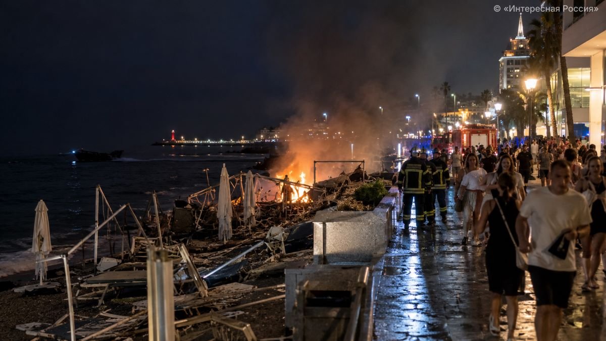 Сочи атаковали с моря: пожар на набережной, восемь пострадавших и эвакуация туристов