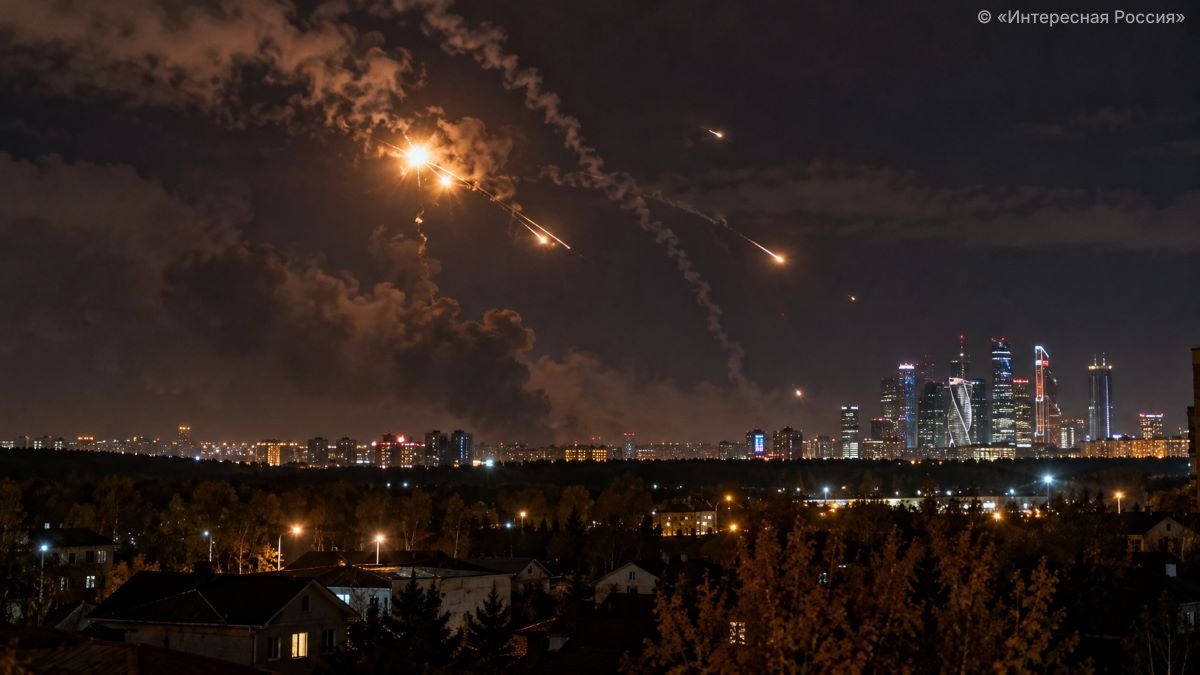 Мощные взрывы в Подмосковье 10.10.2026: ПВО сбила 10 беспилотников на подлёте к Москве, последствия атаки БПЛА на Московскую область в ночь на субботу