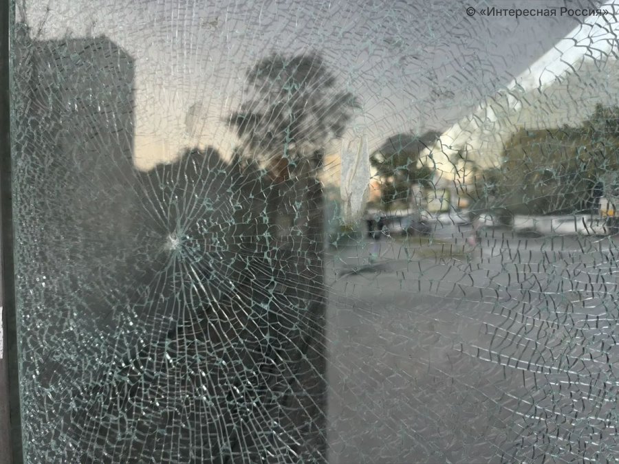 Ночь мощных взрывов в Брянске: жители сообщили об атаке беспилотников и повреждении жилого дома 17 октября