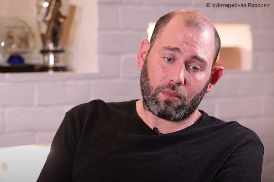 С комика Слепакова, признанного иноагентом, принудительно взыскивают более 61 тысячи рублей штрафов