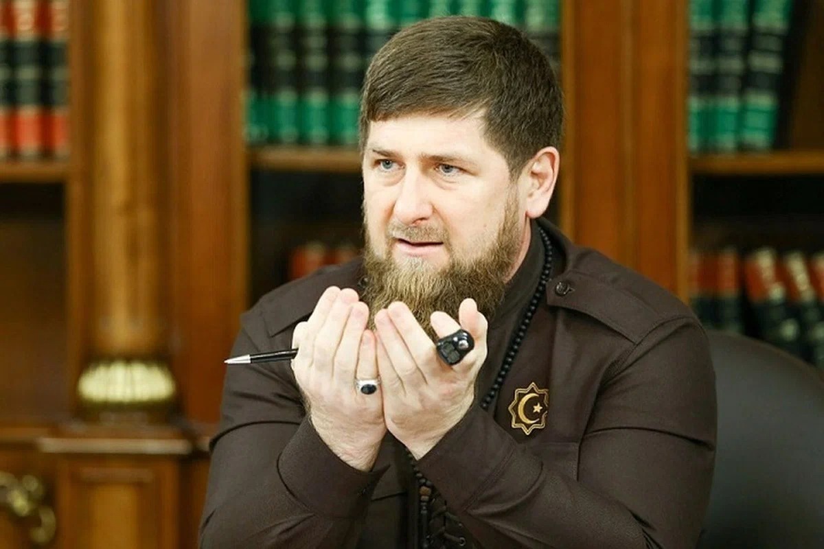 Раскрыта тайна кольца-приборчика на пальце Кадырова