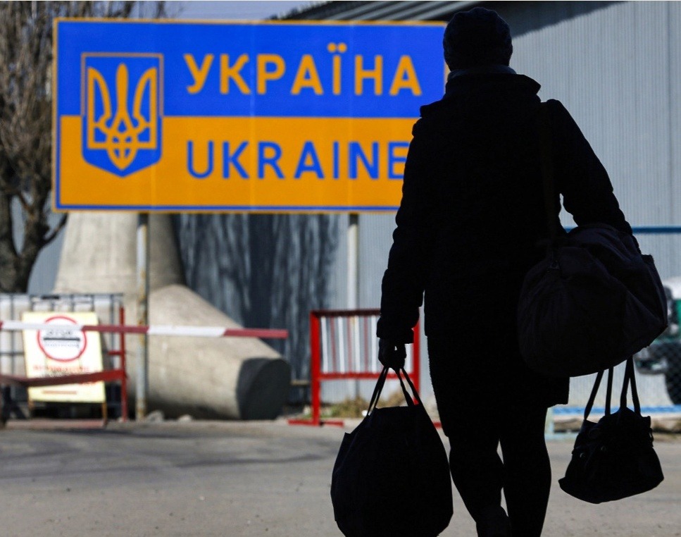 Пора бежать из страны: Киев выступил со срочным обращением к украинцам