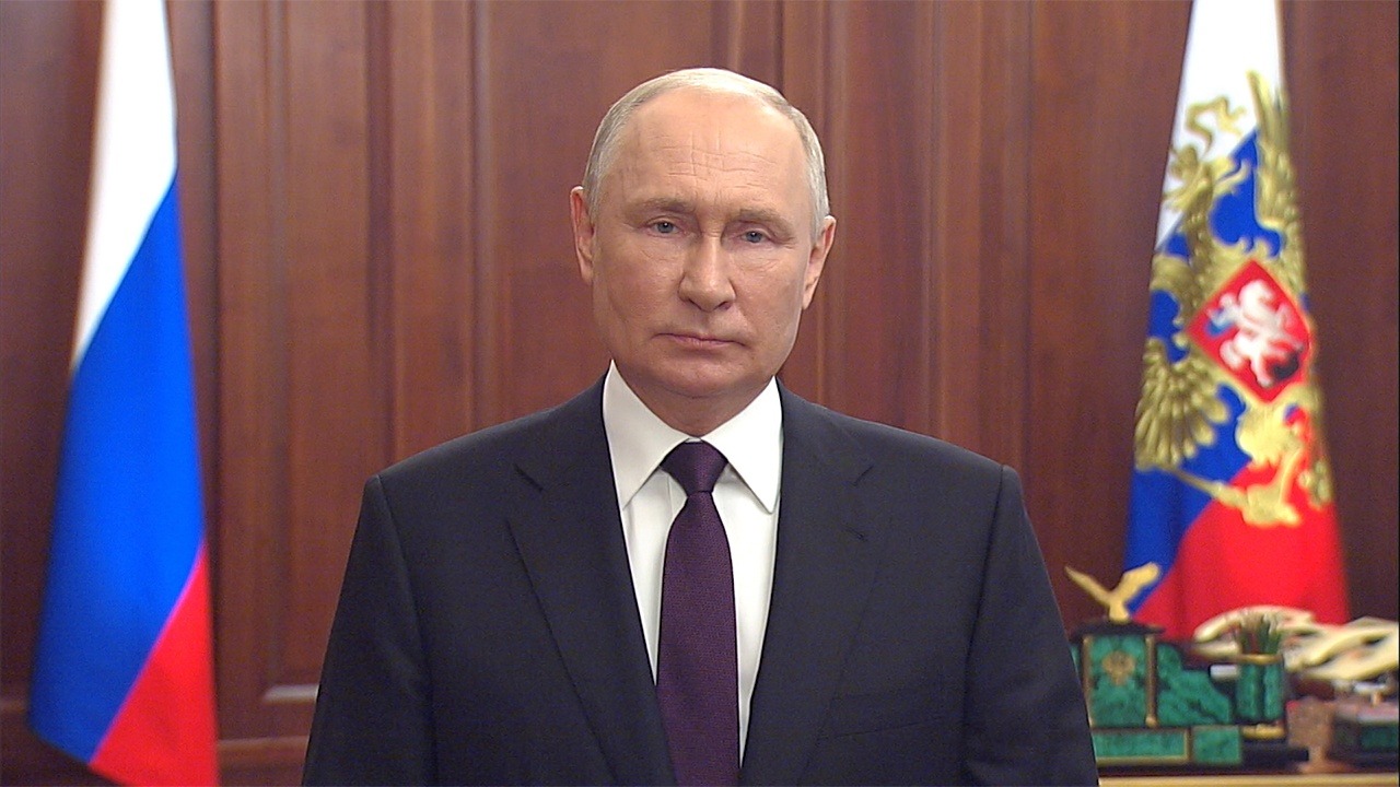 Путин сделает важное заявление в октябре, заявил Хазин