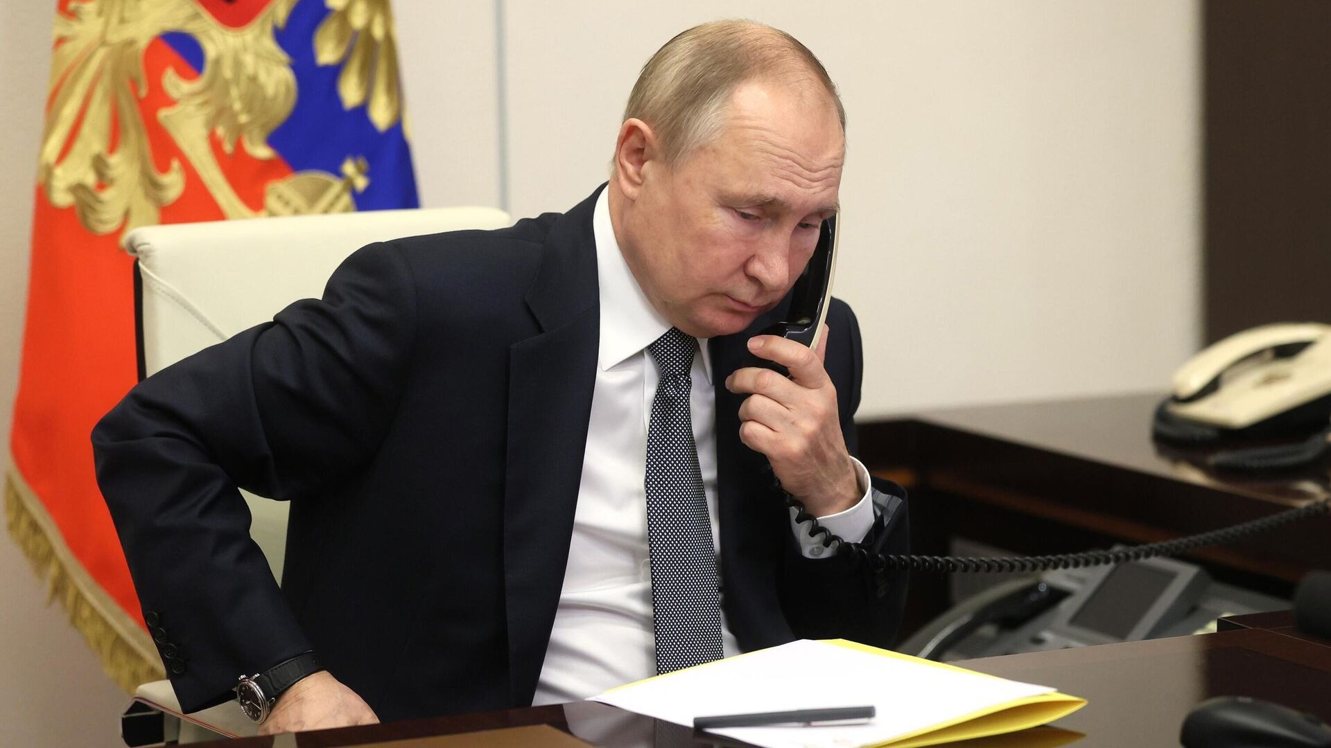 Президент Франции заявил о готовности общаться с Путиным – тот одной фразой поставил Макрона на место